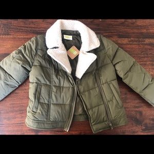 New Green puffer with cream collar